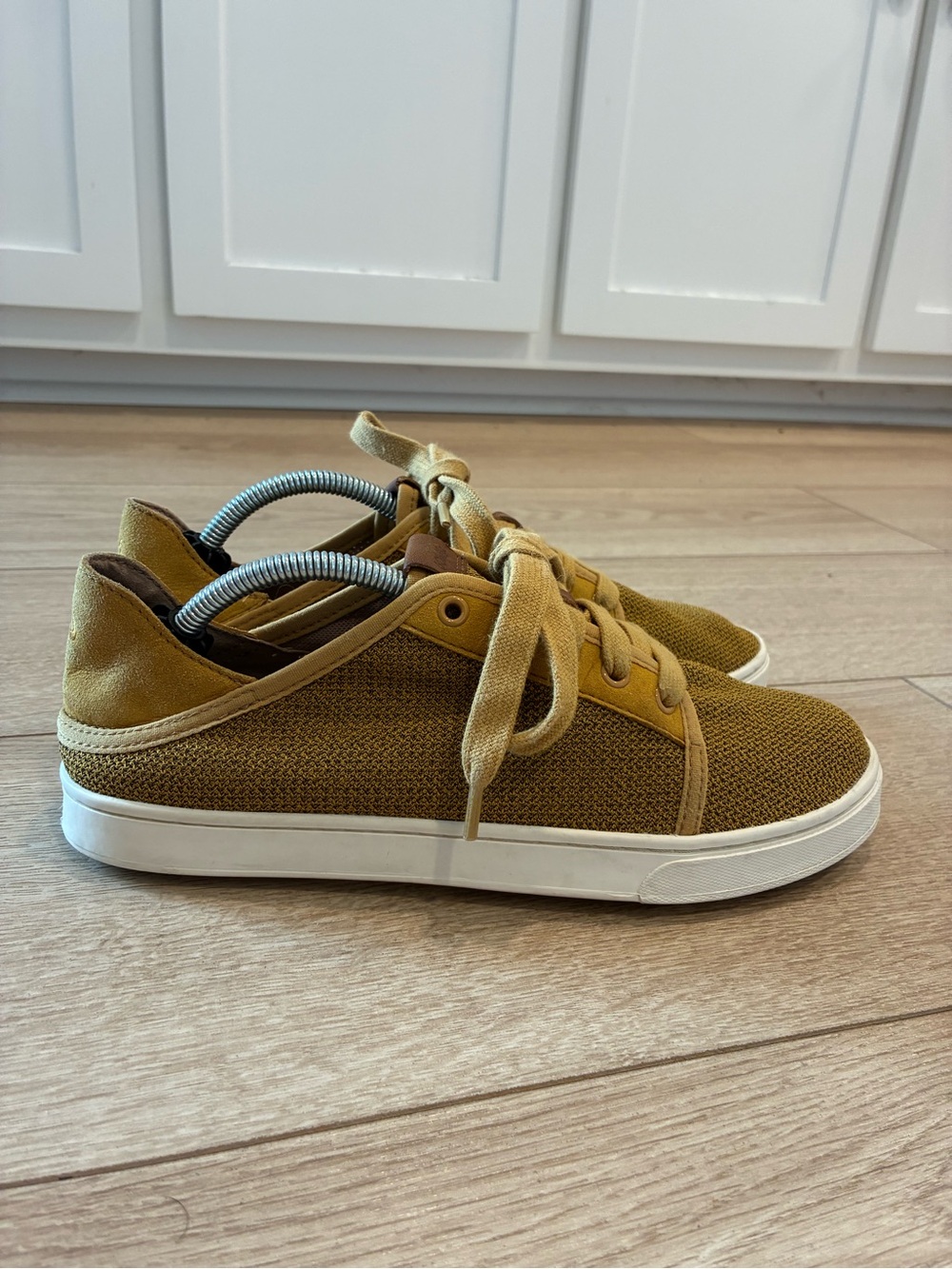 Olukai Women’s Pehuea Li Yellow Lace Up Sneaker Size 8